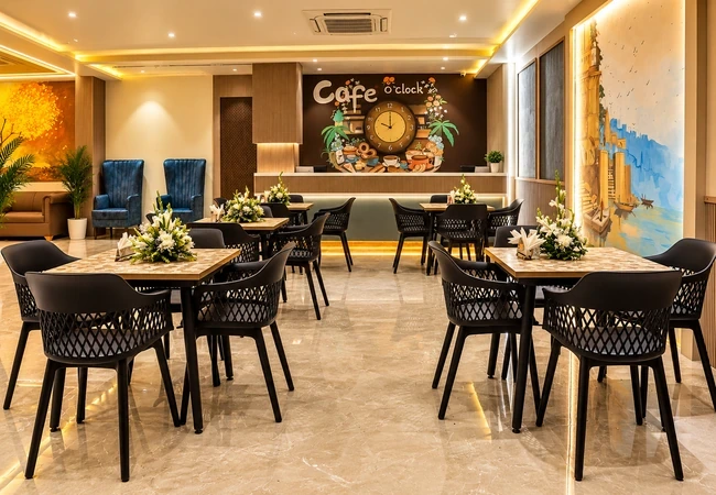 hotel-golden-tree-cafe-650x450-under-100kb